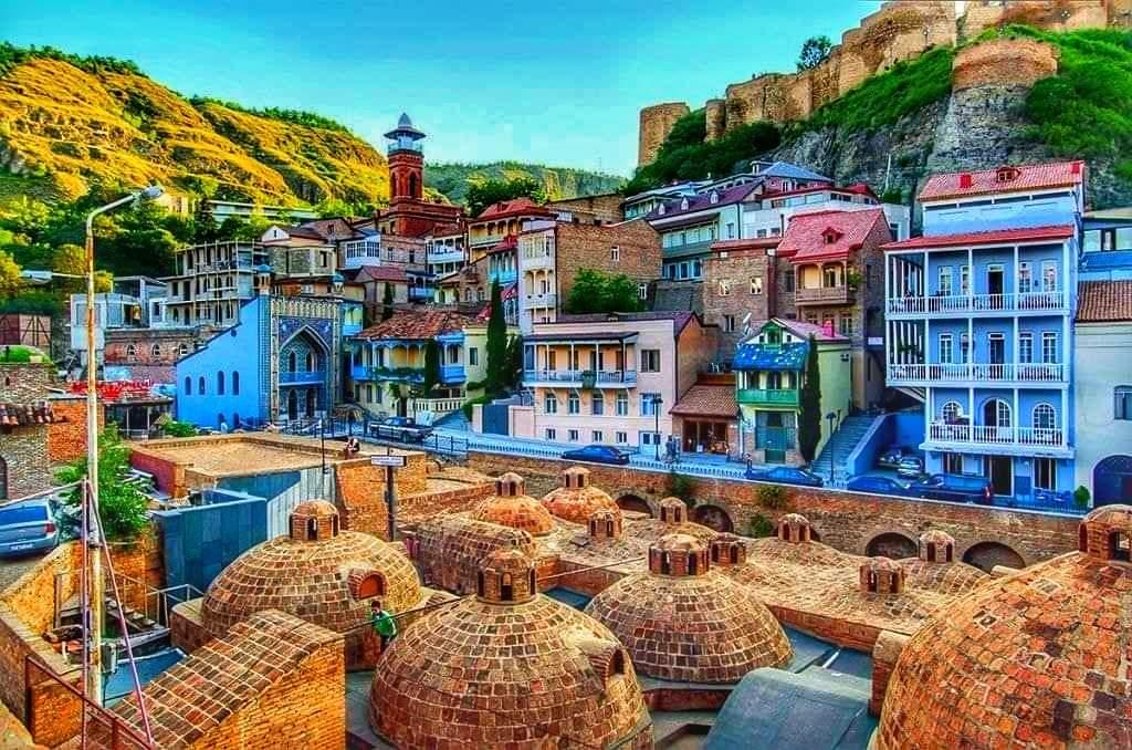 ✨ جورجيا… أوروبا بطبيعة ساحرة وأسعار مناسبة 🇬🇪