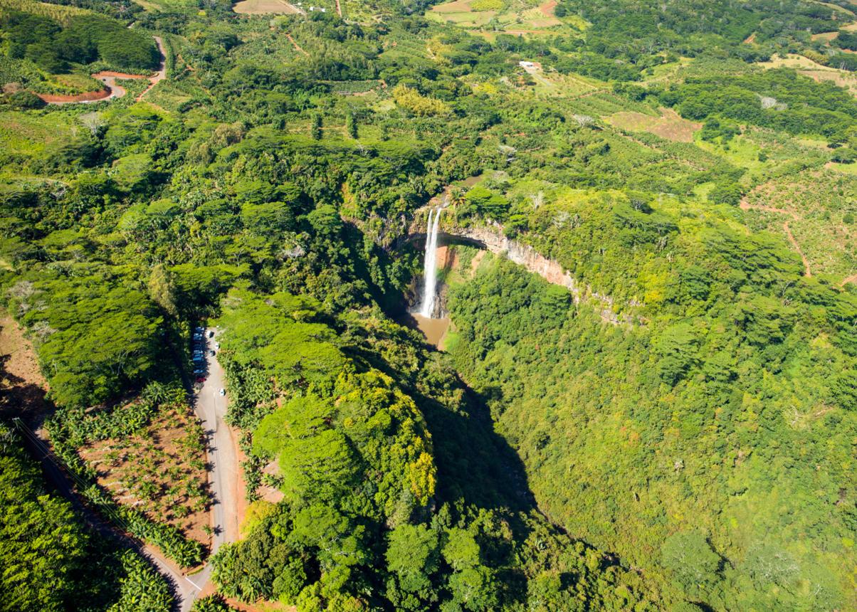 ✨ موريشيوس… جزيرة الأحلام بين الطبيعة والمغامرة 🌴