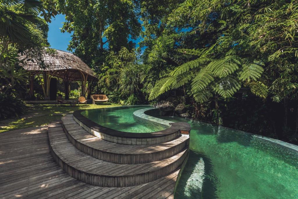 اكتشف سحر بالي…